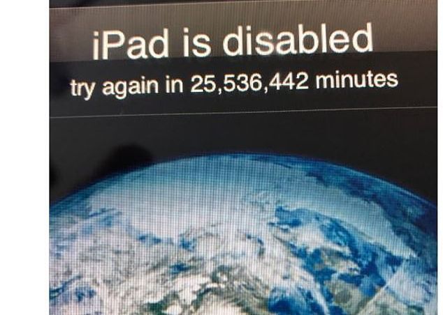 iPad-ul unui bărbat a rămas blocat pentru 49 de ani! Ce s-a întâmplat Pad Ul Unui Barbat A Ramas Blocat Pentru 49 De Ani Ce S A Intamplat