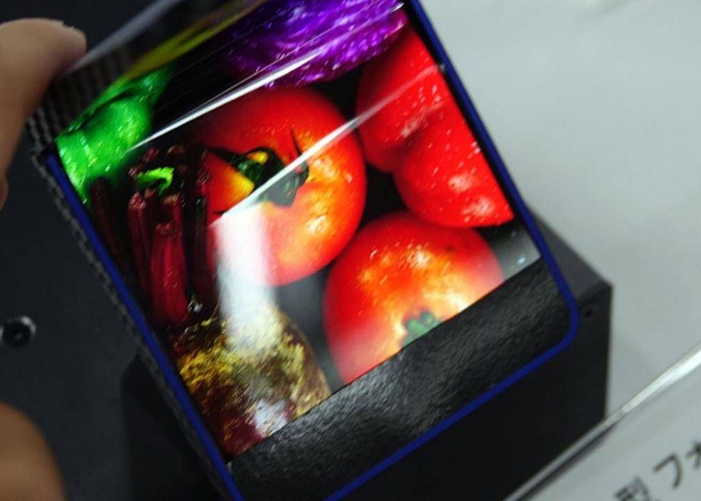 Ecranul pliabil spectaculos pregătit de Sharp. Cum va arăta: VIDEO Ecranul Pliabil Spectaculos Pregatit De Sharp Cum Va Arata Video