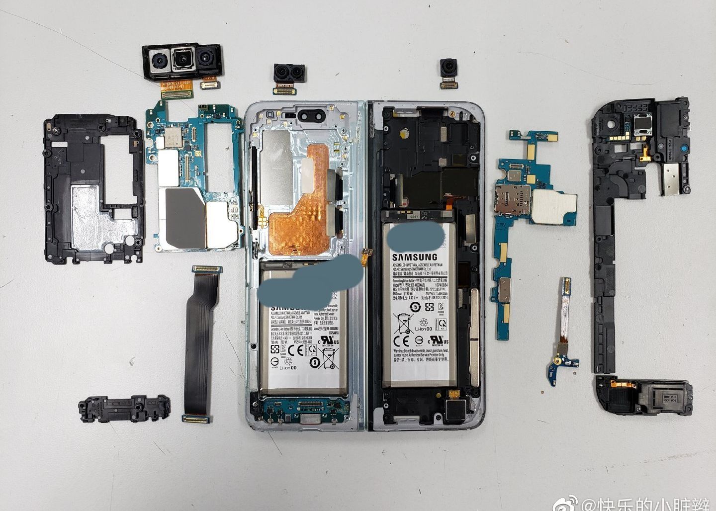 A desfăcut un Samsung Galaxy Fold: cum arată în interior și de ce este ecranul atât de fragil A Desfacut Un Samsung Galaxy Fold Cum Arata In Interior Telefonul Si De Ce Ecranul Este Atat De Fragil 3