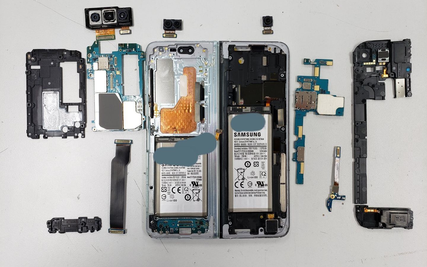 A desfăcut un Samsung Galaxy Fold: cum arată în interior și de ce este ecranul atât de fragil A Desfacut Un Samsung Galaxy Fold Cum Arata In Interior Telefonul Si De Ce Ecranul Este Atat De Fragil 3