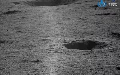 Noi imagini impresionante cu partea întunecată a Lunii