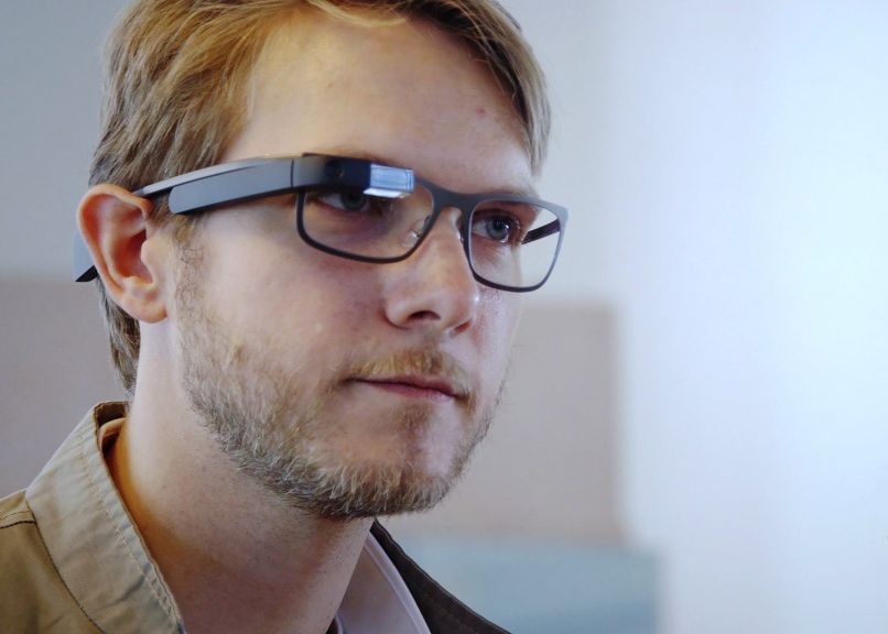 Ochelarii O Istorie Fascinanta De La Cei Ai Lui Hugh De Provence La Google Glass Si Ochelarii Bionici