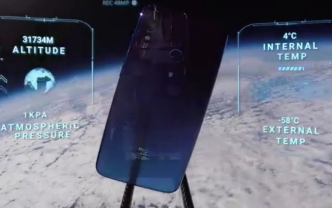 Telefonul Ieftin Care A Ajuns In Spatiu A Facut Poze Si S A Intors Perfect Functional