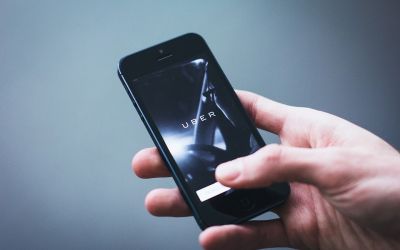 Funcția nouă pe care UBER a introdus-o pentru călătorii care vor să meargă în liniște