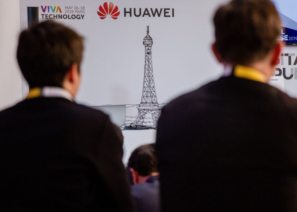 Statele Unite ridică temporar interdicția asupra produselor Huawei Statele Unite Ridica Temporar Interdictia Asupra Produselor Huawei