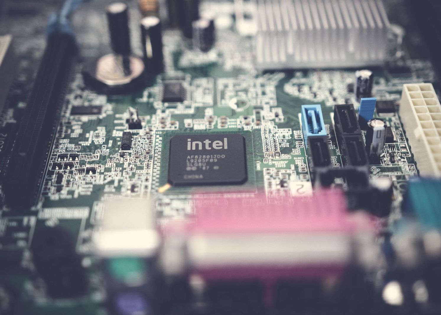 Milioane de computere sunt vulnerabile la un atac cibernetic. Dezvăluirea făcută de Intel Motivul Pentru Care Trebuie Sa Ti Verifici Computerul Acum Intel Dezvaluie Ca Milioane De Dispozitive