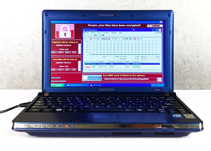 Un Laptop Pe Care Au Fost Instalati Cei Mai Periculosi Virusi Din Lume Se Vinde Pentru O Suma Uriasa