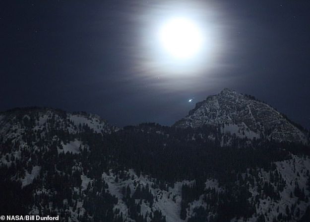Fenomenul Astronomic Deosebit Pe Care Il Vei Putea Vedea Cu Ochiul Liber Luna Aceasta