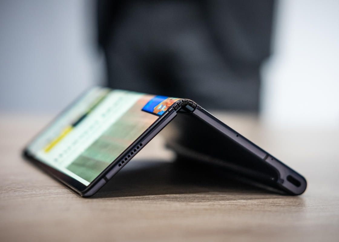 Huawei Amana Lansarea Celui Mai Spectaculos Telefon Din Istoria Companiei Modelul Pliabil Mate X