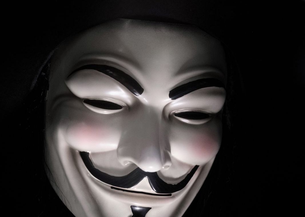 Gafa Incredibila A Unui Hacker Anonymous Cum A Reusit Sa Se Lase Prins De Autoritati