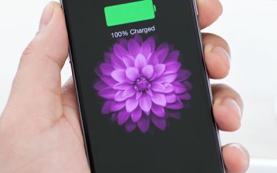 Cât trebuie să îți ții iPhone-ul la încărcat ca să nu îi strici bateria