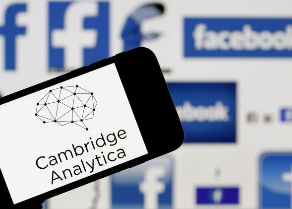 Facebook va plăti pentru scandalul Cambridge Analytica cea mai mare amendă din istorie: 5 miliarde de dolari Scandalul Cambridge Analytica Va Costa Facebook Cea Mai Mare Amenda Din Istorie 5 Miliarde De Dolari