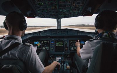 Pericol în aer: telefoanele afectează aparatura de bord chiar și în modul avion. Ce aeronave sunt vulnerabile