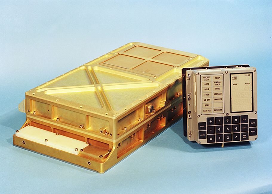 Zcomputerul Dinozaur Care I A Dus Pe Astronauti Pe Luna Avea Doar 80 Kb Memorie Si Peste 70 De Kilograme