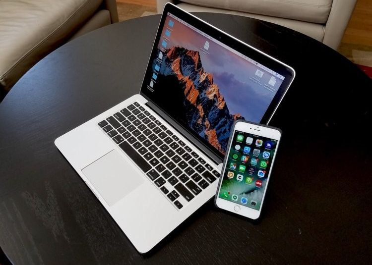 Cât de ușor pot fi sparte un iPhone și un MacBook de către hackeri Cat De Usor Pot Fi Sparte Un Iphone Si Un Macbook De Catre Hackeri