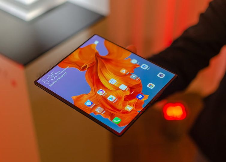 Cand Urmeaza Sa Fie Pus La Vanzare Mate X Telefonul Pliabil Spectaculos De La Huawei