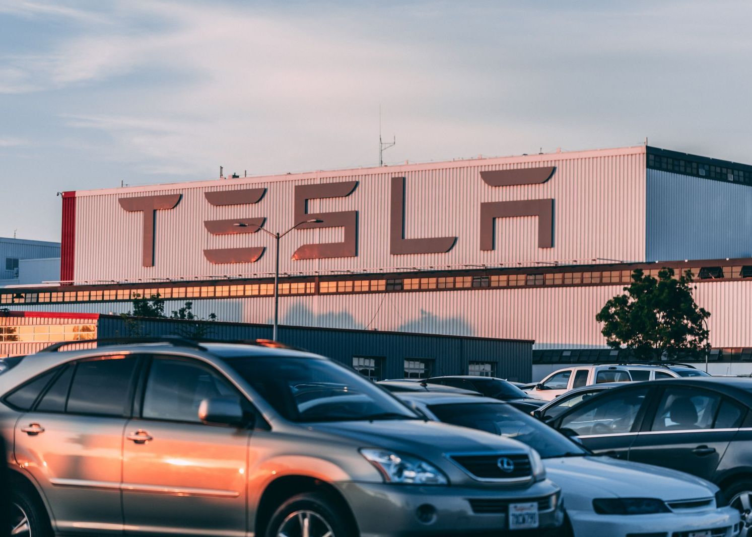 Tesla Are Concurenta Compania Care Vrea Sa Castige Suprematia Pe Piata Masinilor Electrice Zde Buget