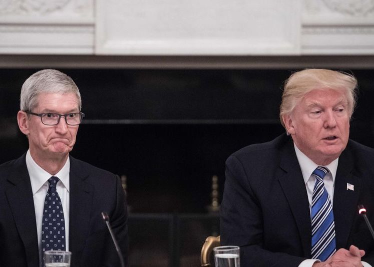 Pare Incredibil Dar Donald Trump Le A Cerut Celor De La Apple Sa Schimbe Designul Pentru Iphone