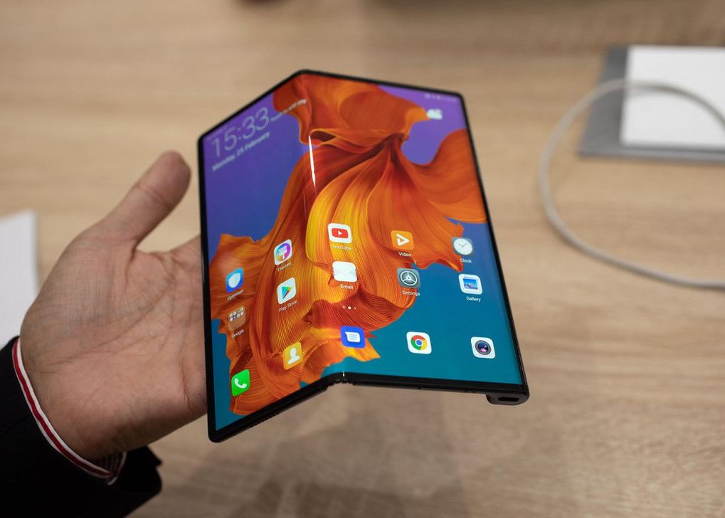 Cat De Mult Te Ar Putea Costa Sa Schimbi Display Ul Pliabil Al Modelului Mate X