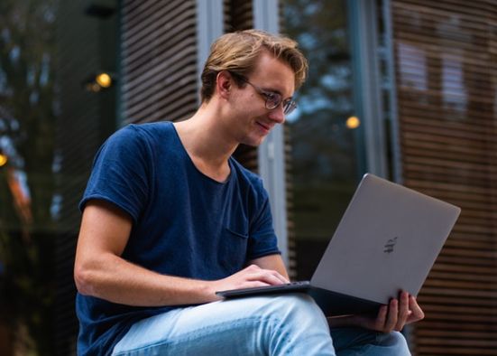 P 5 Lucruri Utile Pe Care Poti Sa Le Inveti Din Tutorialele Pe Youtube