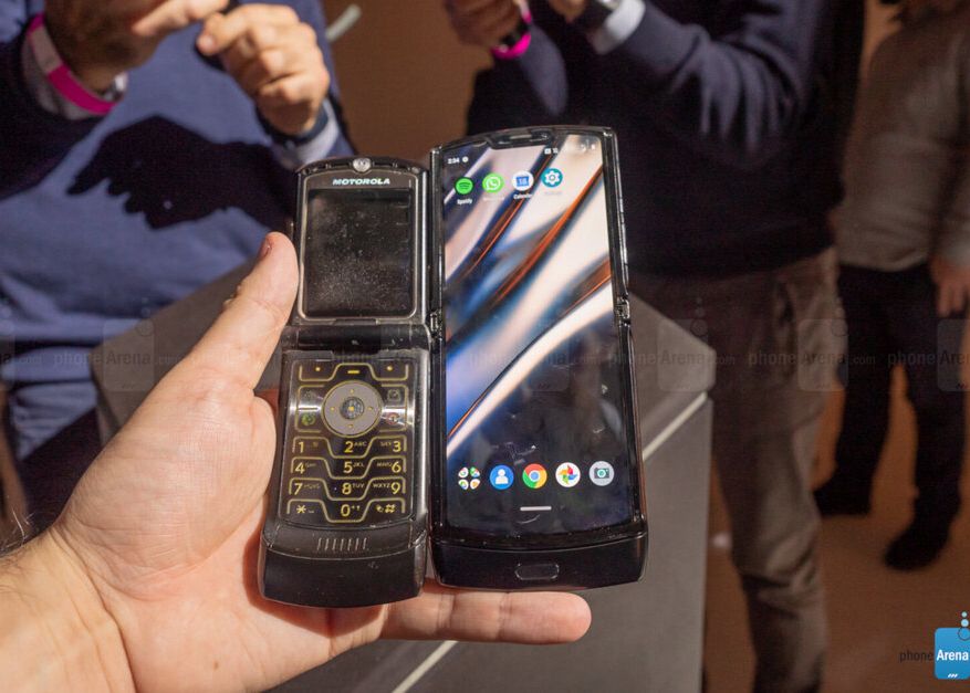 Motivul incredibil pentru care lansarea noului Motorola Razr cu display pliabil a fost amânată Motivul Incredibil Pentru Care Lansarea Noului Motorola Razr Cu Display Pliabil A Fost Amanata