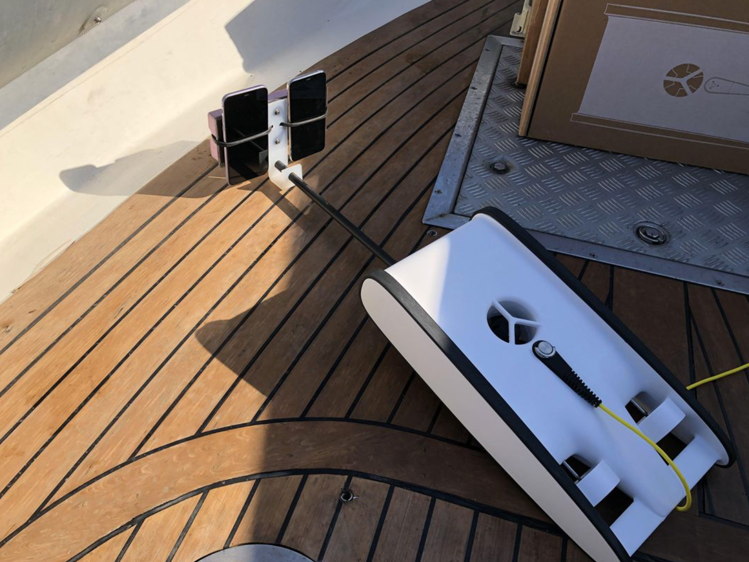 C&acirc;t rezistă un iPhone sub apă? Experimentul care arată c&acirc;t de bine sunt făcute telefoanele Apple. VIDEO