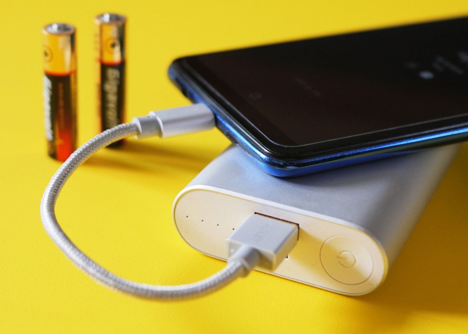 Noua baterie care ar putea încărca orice telefon pentru o durată de cinci zile Noua Baterie Care Ar Putea Incarca Orice Telefon Pentru O Durata De Cinci Zile