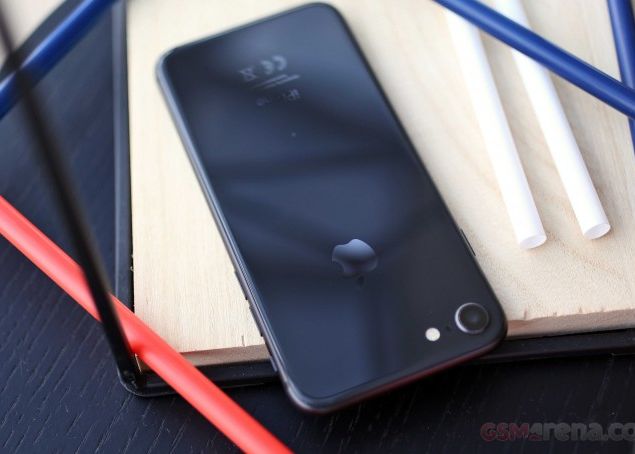 Apple înlătură o funcție importantă de pe iPhone 9, pentru a aduce un ecran mai mare. Cât de mult de schimbă telefonul Apple Inlatura O Functie Importanta De Pe Iphone 9 Pentru A Aduce Un Ecran Mai Mare Cat De Mult De Schimba