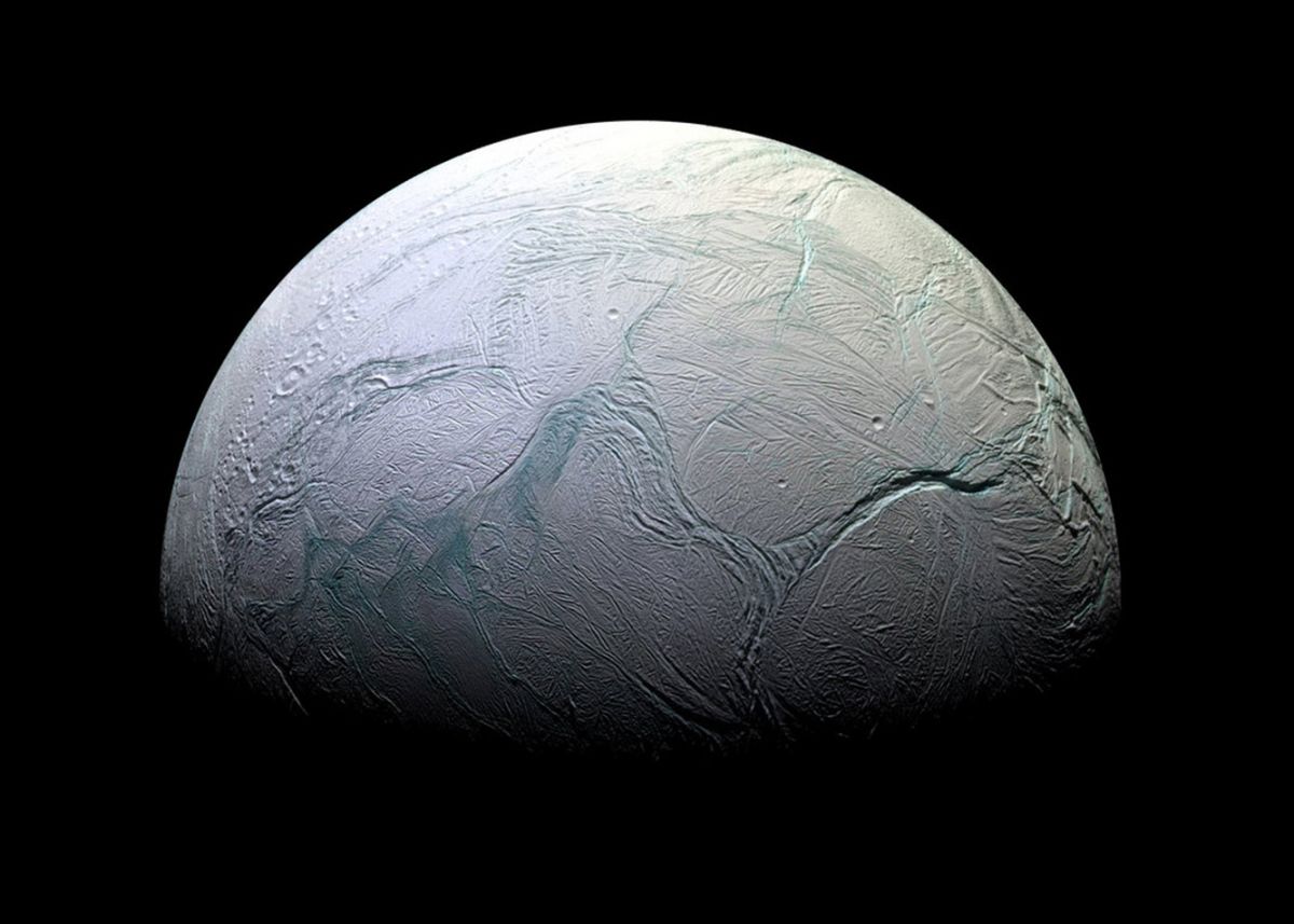 Pe Unul Dintre Satelitii Planetei Saturn Poate Exista Viata Extraterestra