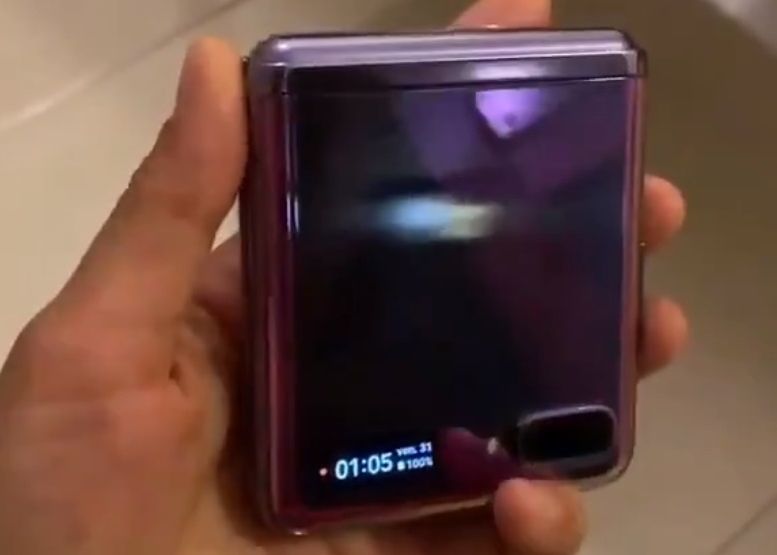 Primul Hands On Cu Ceea Ce Pare A Fi Galaxy Z Flip Viitorul Telefon Pliabil De La Samsung