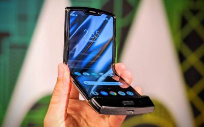 Cum a supraviețuit noul Motorola Razr testului de rezistență. La câte plieri s-a rupt. VIDEO