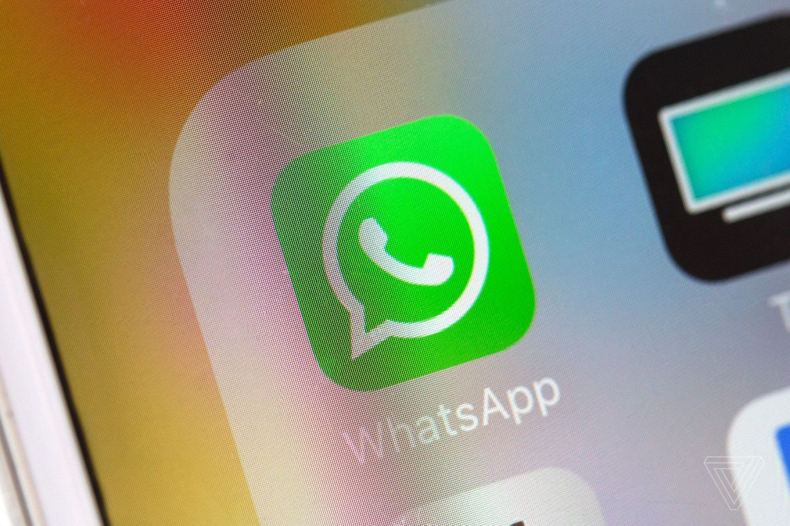 Problema de securitate cu care se confruntă WhatsApp din cauza Google