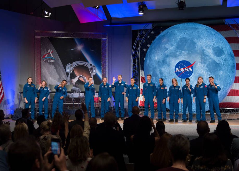 Noua Generatie De Astronauti Nasa Recruteaza Oameni Care Sa Exploreze Luna Si Planeta Marte