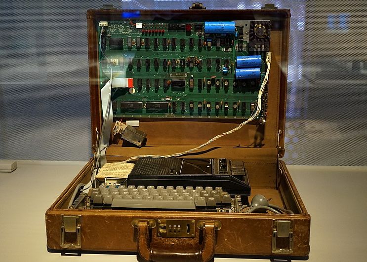 Un Computer Functional Apple 1 S A Vandut La Licitatie Cu O Suma Record