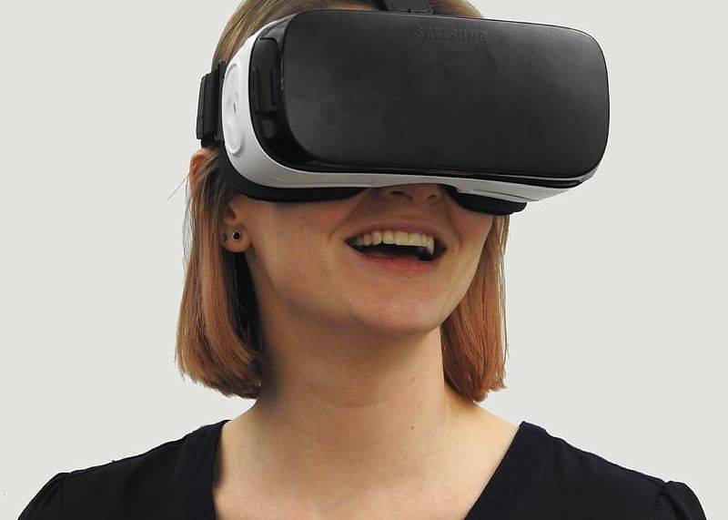 Apple testează un dispozitiv de Realitate Virtuală și Augmentată Apple Testeaza Un Dispozitiv De Realitate Virtuala