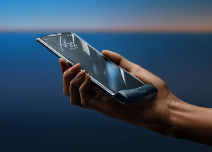 Problemele continuă pentru noul RAZR de la Motorola. Toate planurile producătorului au fost date peste cap Problemele Continua Pentru Noul Razr De La Motorola Toate Planurile Producatorului Au Fost Date Peste