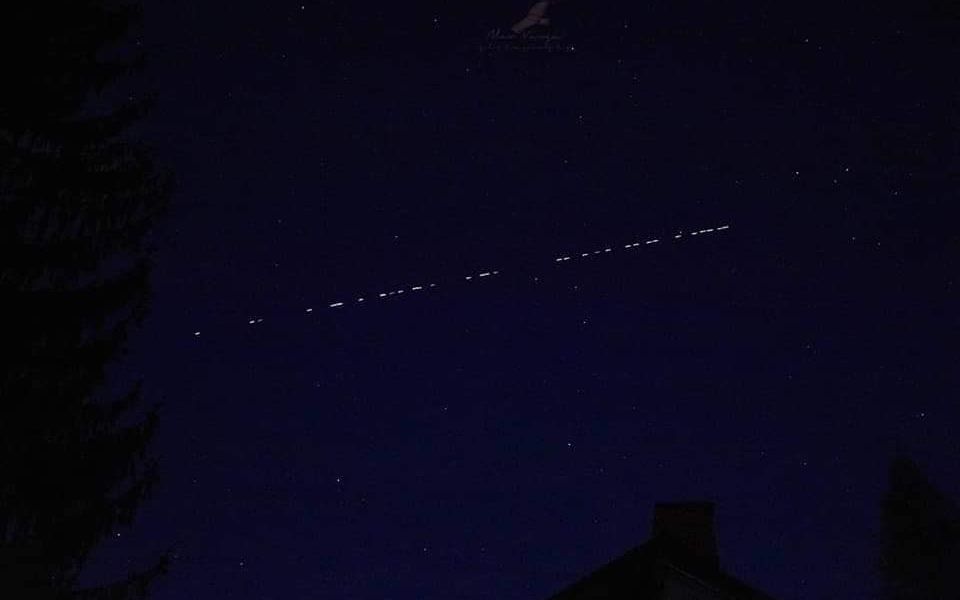 Satelitii Starlink Ai Lui Elon Musk Vizibili Pe Cerul Romaniei Fotografii Din Arad Bucuresti Si Teleorman