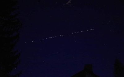 Sateliții Starlink ai lui Elon Musk, vizibili pe cerul României. Fotografii din Arad, București și Teleorman