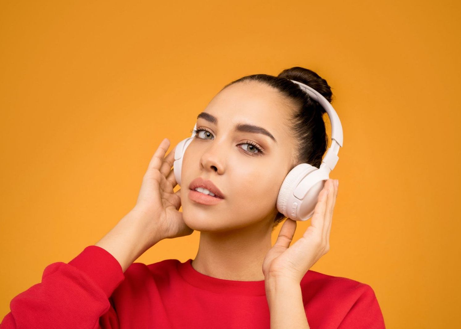 Apple va produce un model de căști over-ear, cu specificații impresionante Apple Va Produce Un Model De Casti Over Ear Cu Specificatii Impresionante