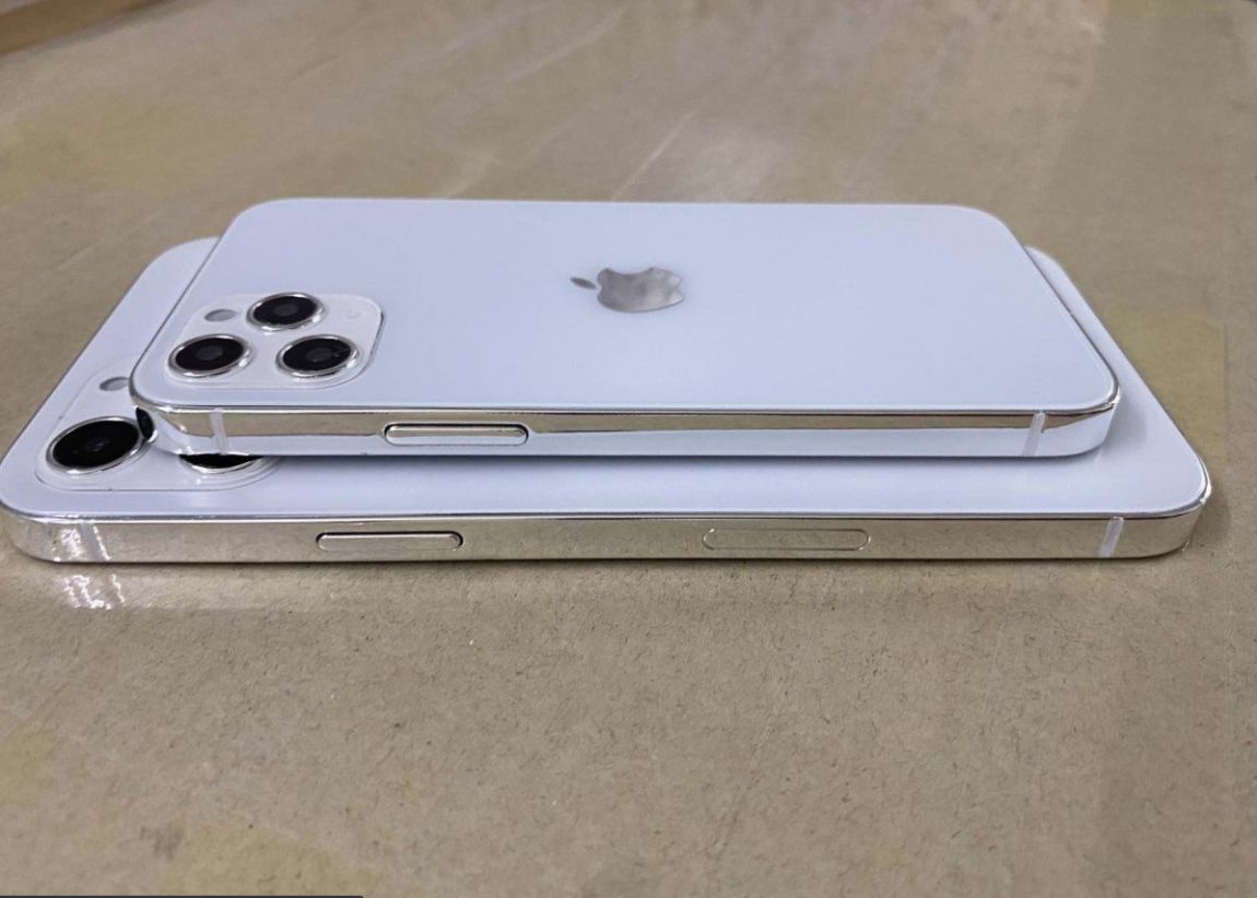Noi poze reale cu iPhone 12 dezvăluie și mai multe detalii despre viitorul telefon Apple Noi Poze Reale Cu Iphone 12 Dezvaluie Si Mai Multe Detalii Despre Viitorul Telefon Apple