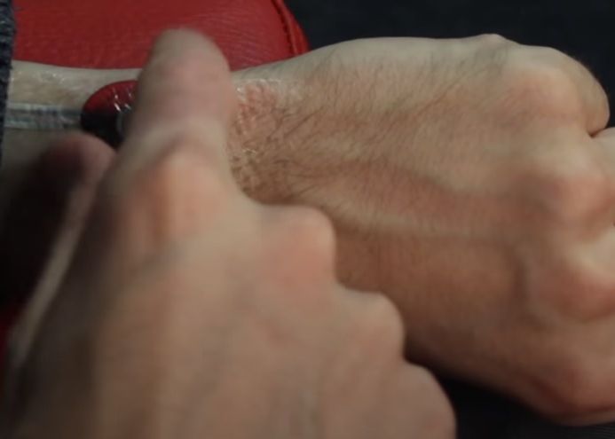 Tehnologia Viitorului Tatuajele Inteligente Care Iti Transforma Corpul Intr Un Touchpad