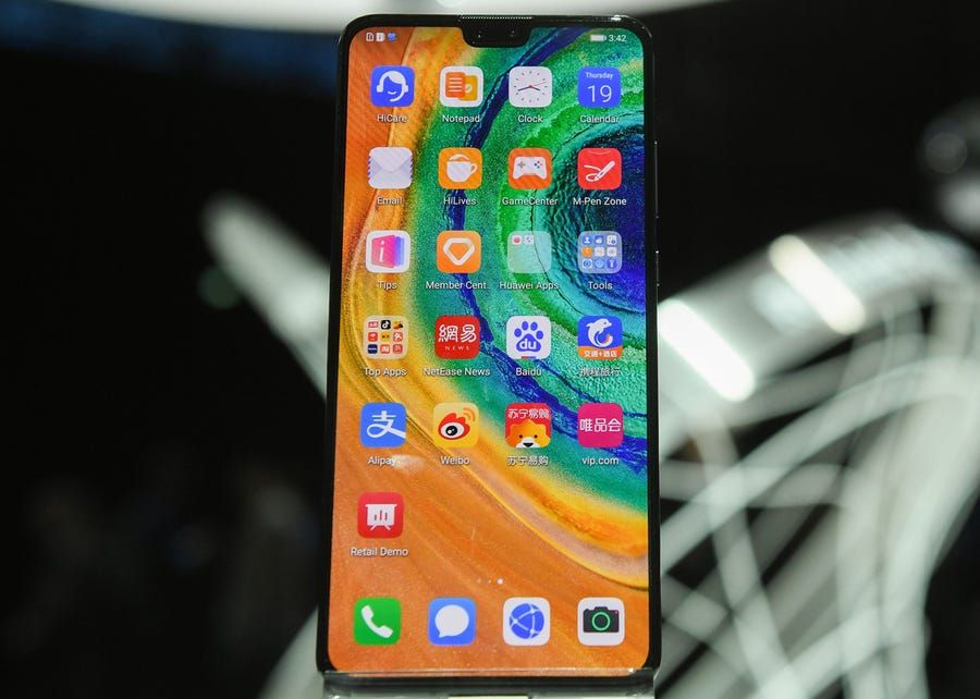 Pandemia schimbă topul global al producătorilor de telefoane, după 9 ani. Cine a vândut cele mai multe smartphone-uri în ultimul trimestru Pandemia Schimba Topul Global Al Producatorilor De Telefoane Dupa 9 Ani Cine A Vandut Cele Mai Multe Smartphone