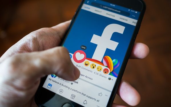 Sursa FOTO: Shutterstock Inselatorii De Pe Facebook De Care Este Recomandat Sa Te Feresti