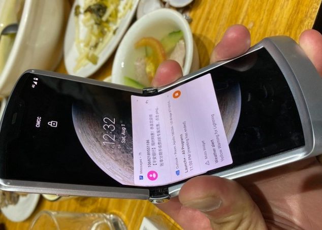 Noul Telefon Pliabil Motorola Razr 5g Va Fi Prezentat In Curand