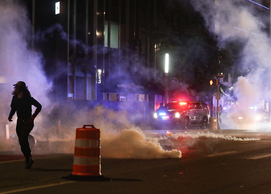 Legătura dintre gazele lacrimogene și COVID-19. Avertismentul specialiștilor Legatura Dintre Gazele Lacrimogene Si Covid 19 Avertismentul Specialistilor