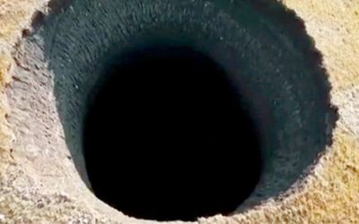 Un crater uriaș misterios a apărut în Siberia. Ipoteza oamenilor de știință