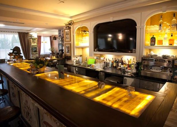 (P) Amenajarea unui pub: Idei ce îi pot atrage pe clienți  P Amenajarea Unui Pub Idei Ce Ii Pot Atrage Pe Clienti