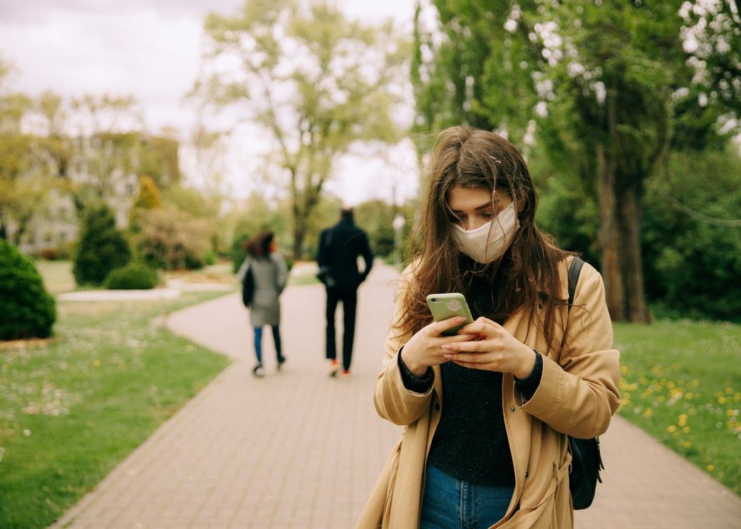 Cât timp rezistă coronavirusul pe ecranul unui smartphone? Concluzia alarmantă a cercetătorilor Cat Timp Rezista Coronavirusul Pe Ecranul Unui Smartphone Concluzia Alarmanta A Cercetatorilor