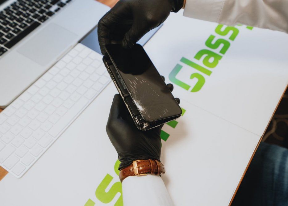 P Glassgsm Reparatii Telefoane La Standarde De Top