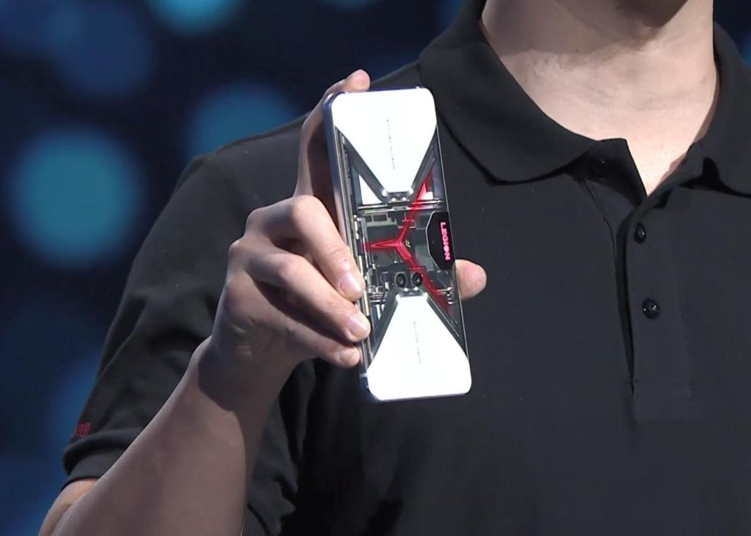 Compania Care A Prezentat Telefonul De Gaming Aproape Transparent